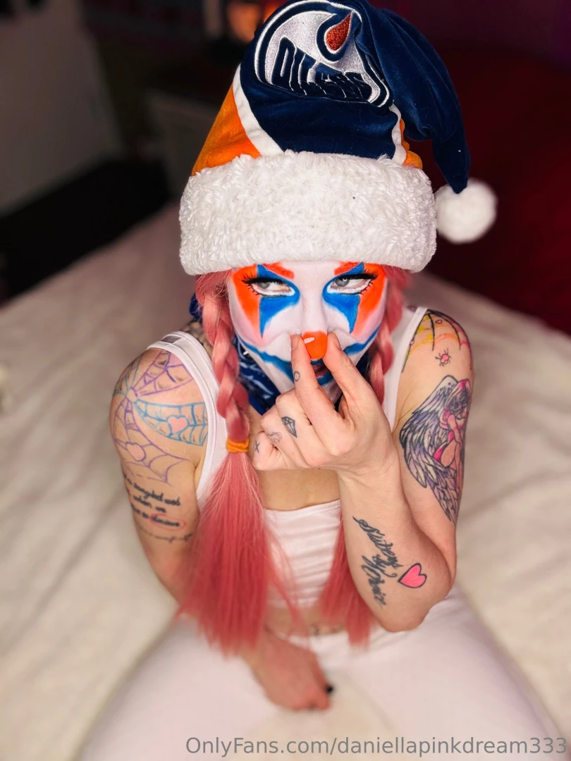 Honk if you like weird shit like an edmonton oilers clownslut haha 