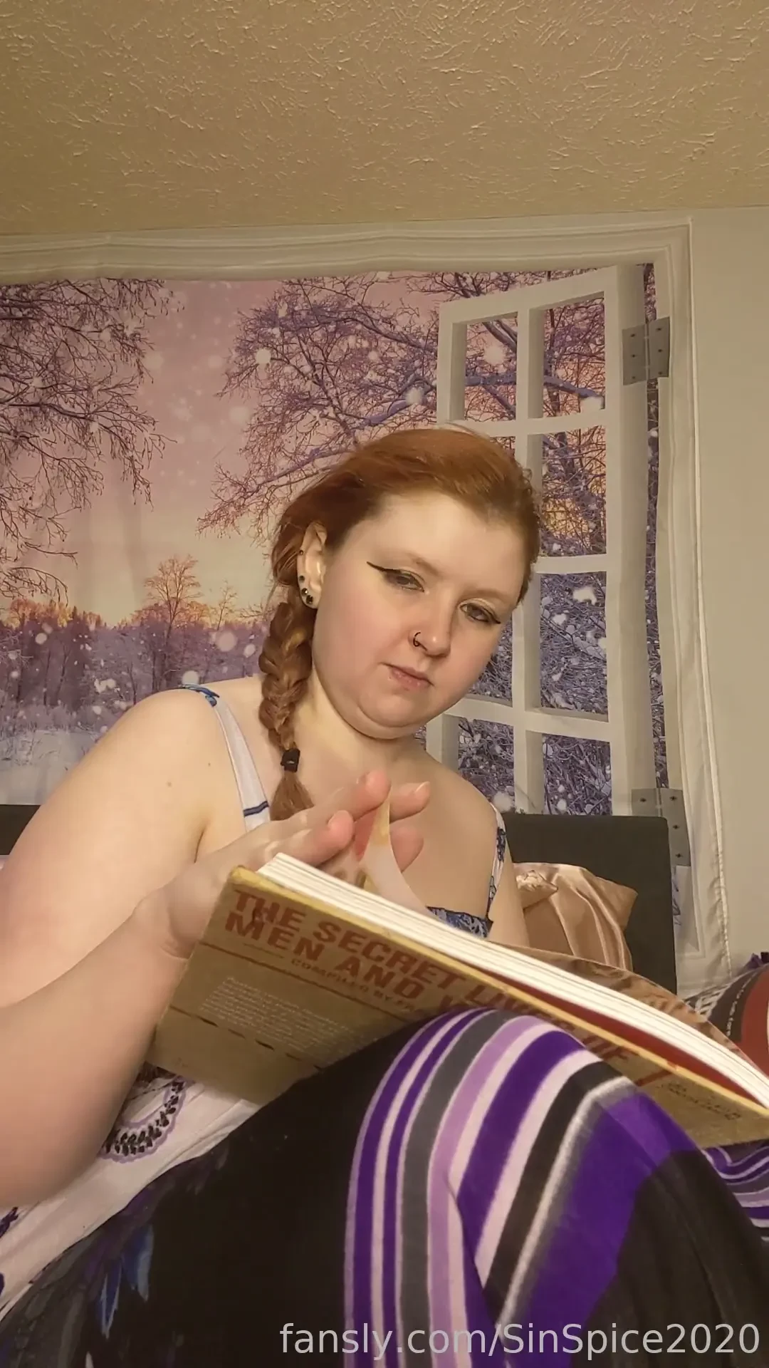 Voyeur ignoring you- i m just trying to read my book i keep signaling 