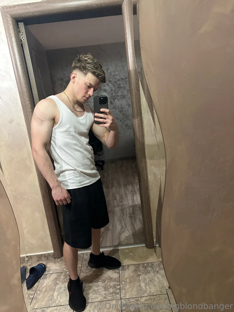 Tight tank tight core one pic i m flexed the others i m just letting part 2 