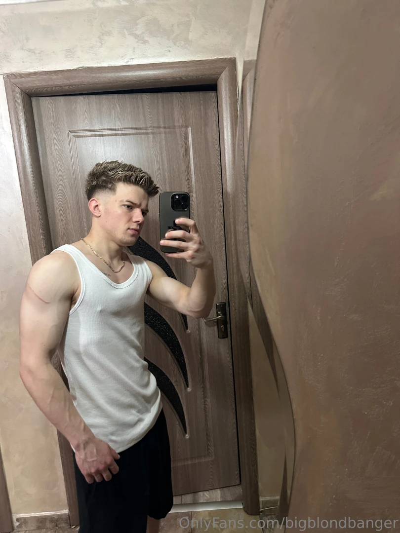 Tight tank tight core one pic i m flexed the others i m just letting 