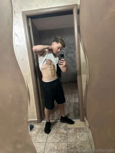 Tight tank tight core one pic i m flexed the others i m just letting part 1