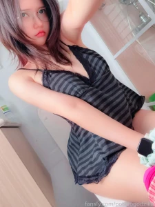 What why are you making me take a selfie right now i m peeing you