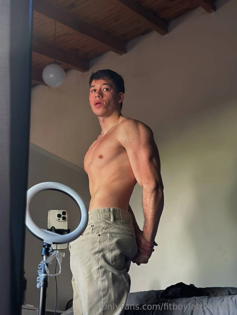 Austinvip austinvip he is the best jerking off content maker in this part 3 