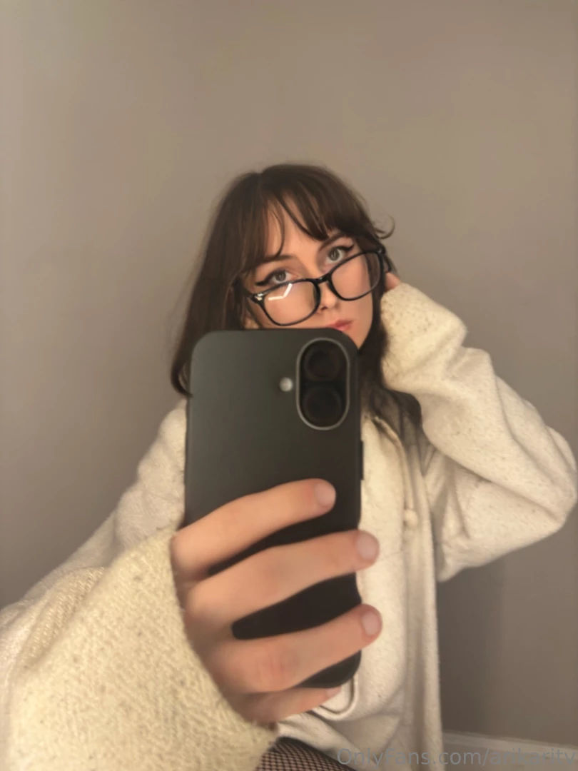 Do you like the new bangs i never really announced about my hair cut i 