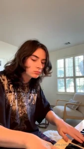 I know my job is to make u cum but i can do other tings toooo let me