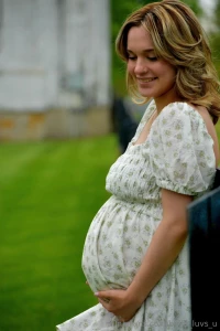 Maternity shoot modeling model pregnancy