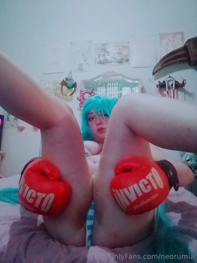 Heyooo my champsss here s the second part of my miku set for you to part 1 