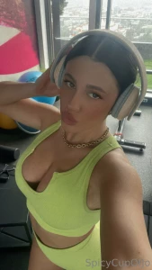 When the gym session is as hot as this look