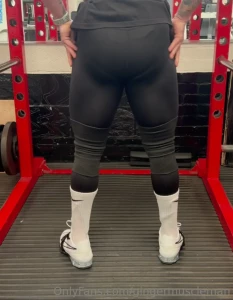 A little snippet of my legs session today watch all the way for a