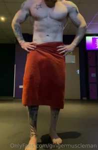 Who wants to see what s under the towel