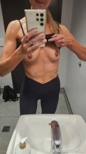 Flexn and flashn in the gym bathroom mirror