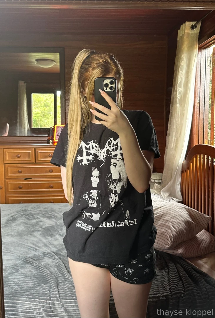 I m your messy girlfriend with darth vader pijamas today 