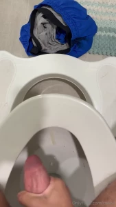 Watch me bust a nut in my friend s bathroom
