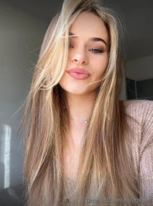 Itsmezoe now wet she loves having her juicy ass squeezed this angelic part 700