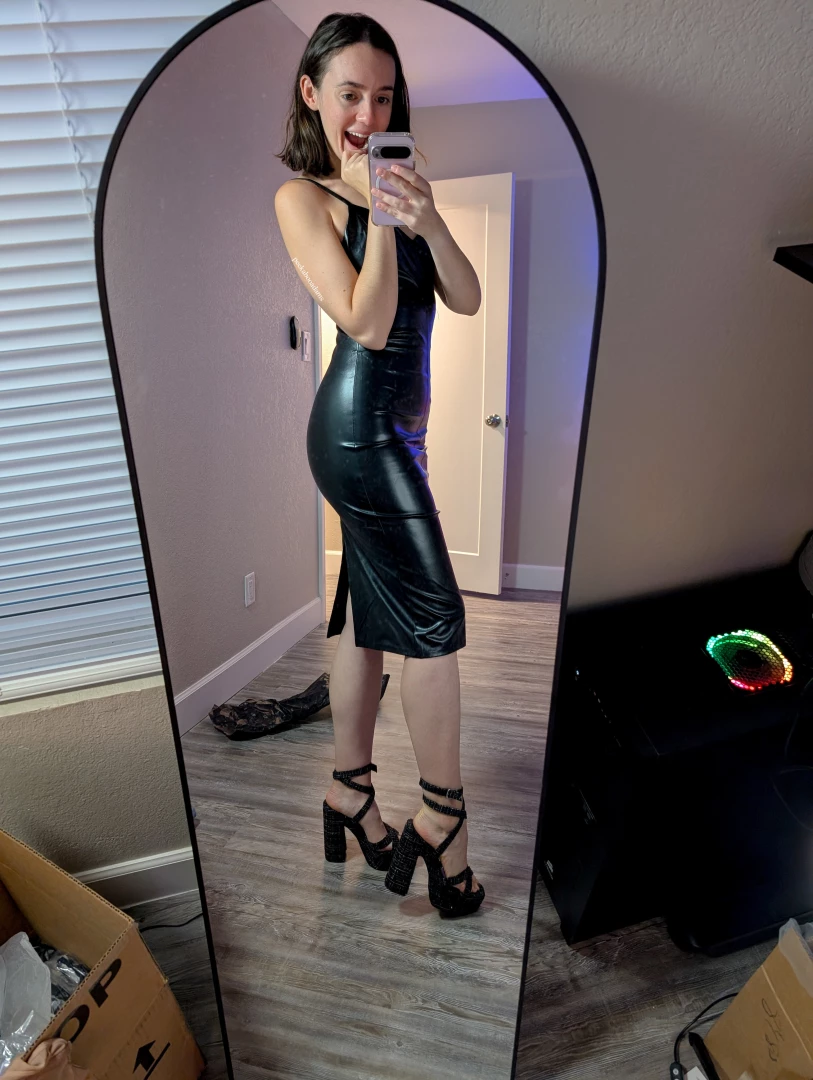 Trying on some new dresses hehe what s your fave 