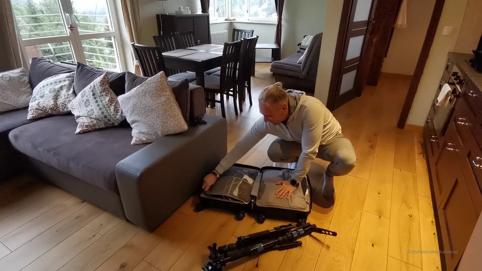 Time to start my amazing trip with filming sexy videos 4 days and 6 