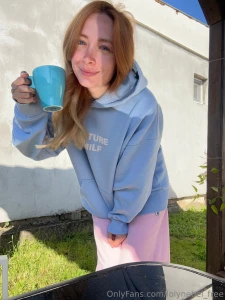 Good morning already in the garden and with a cup of coffee