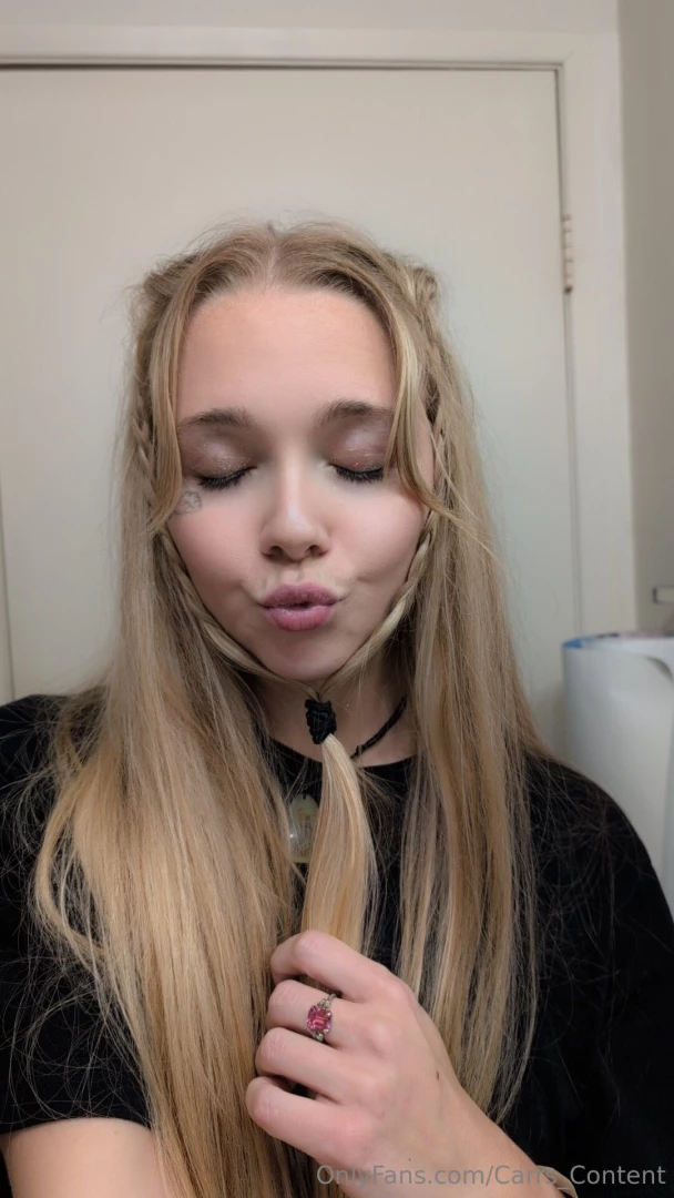 Guess who has only taken a 2 hr kitty nap in the last 36 hrs and 