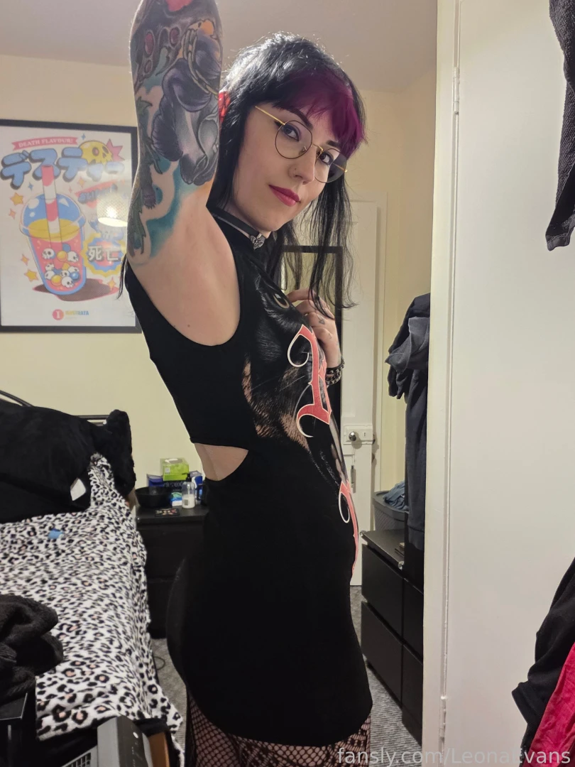 Aaaaaaaa im so drunk and horny and my roomates r all still awake and i part 2 