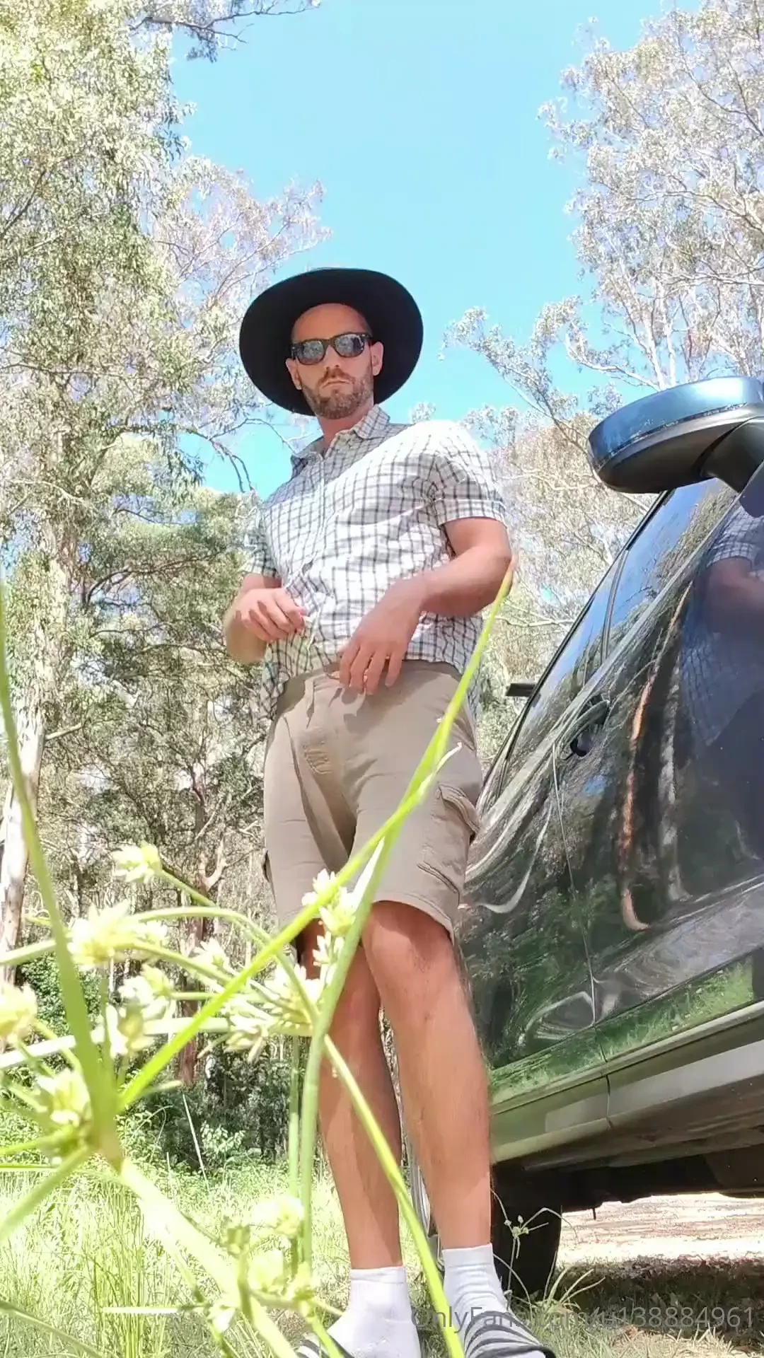 2 wanks on my trip to nsw at a dirt road in the rain forest and in the 