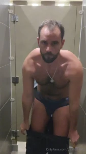 Singapore airport got me horny