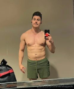 Hey beautiful people time to make more posts