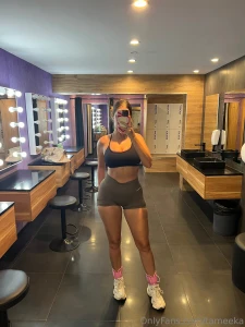 Help me get out my sweaty gymwear