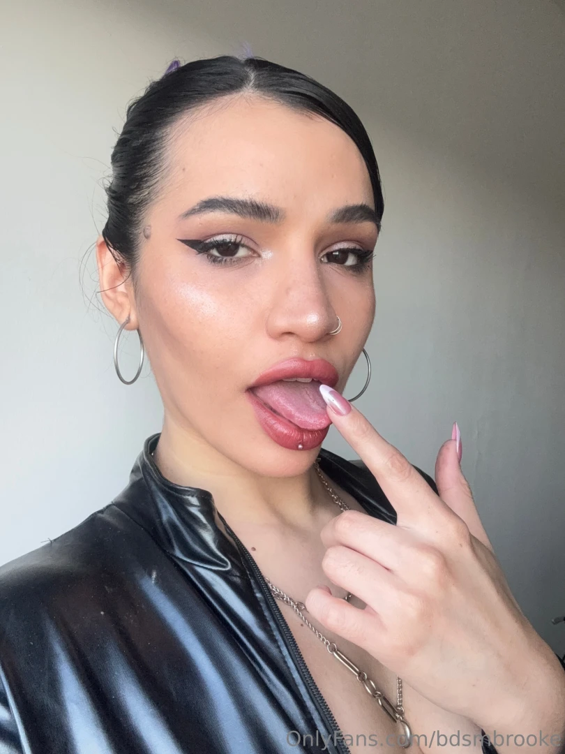 Are you kidding me my finger is even bigger than your fucking cock omg 