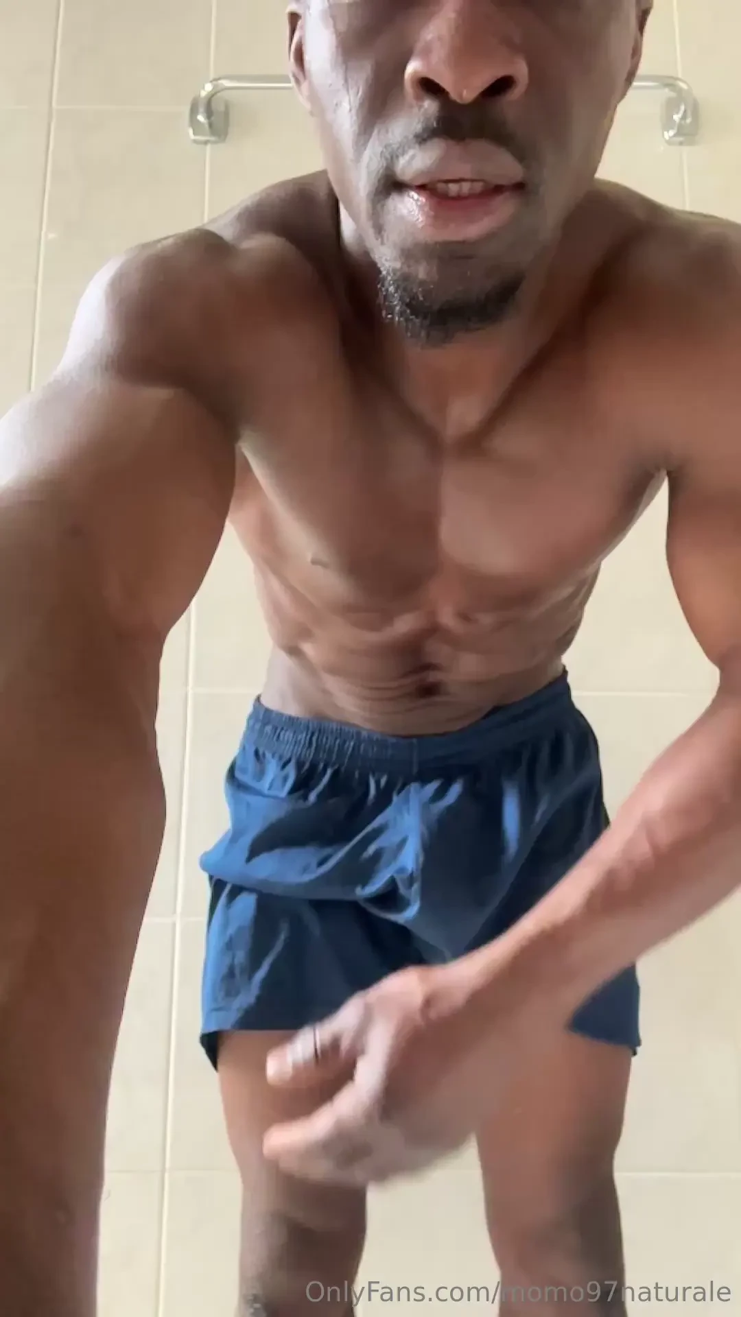 Salut je suis l pour ton d sir 