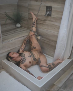 Is this how you re supposed to use a shower head part 1