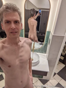 Taking photos in the changing rooms what if someone walks in part 1