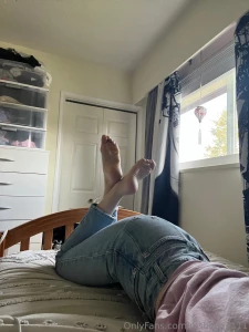 All about feeeet my sexy soles are still dirt but look so cute with my part 3