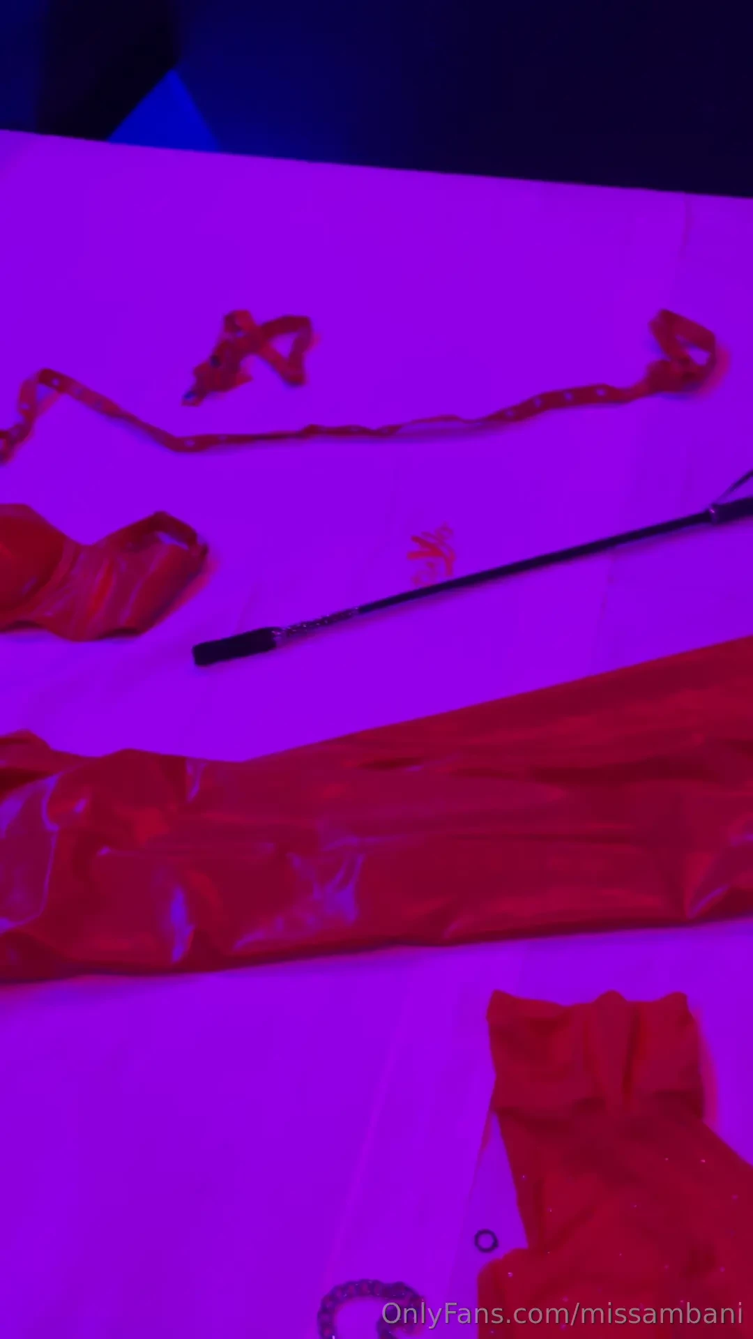 Clothes are my fetish i have a lot to play send me a tribute and dm me 