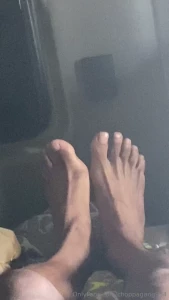 Come lick my feet and make me cum