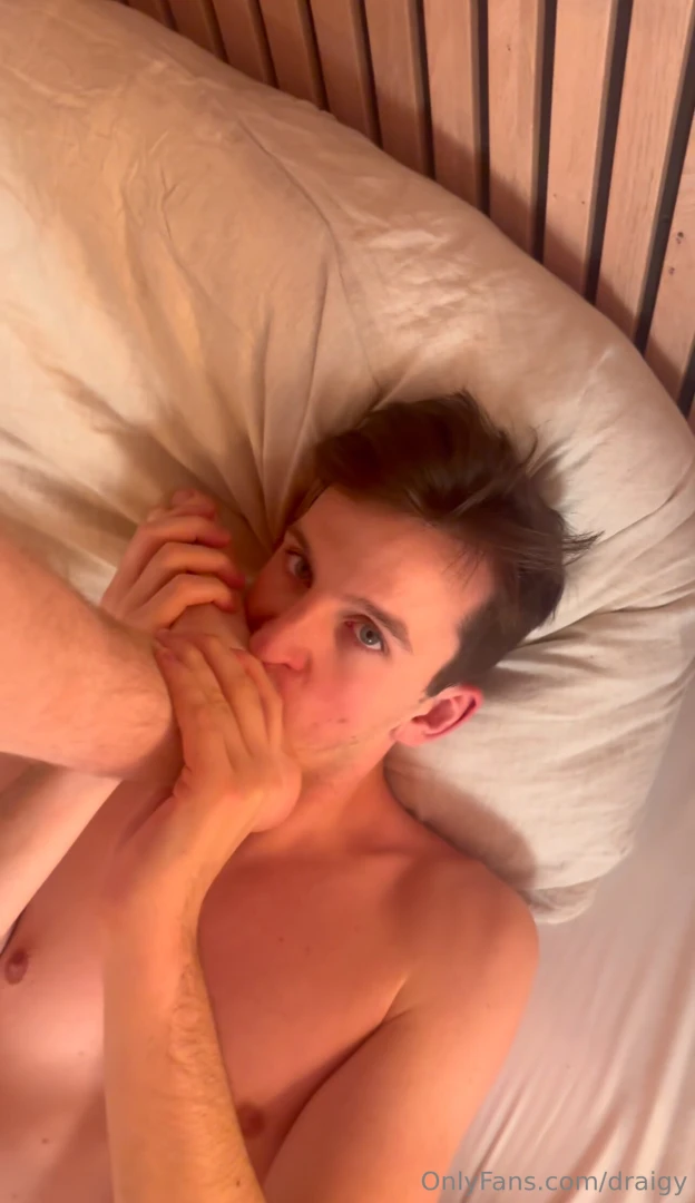 Ready for some more feet content 