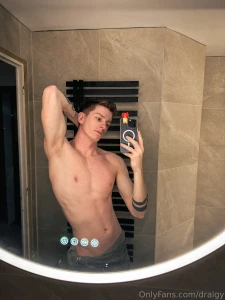 Any slaves out there looking for a master drop me a dm and worship me