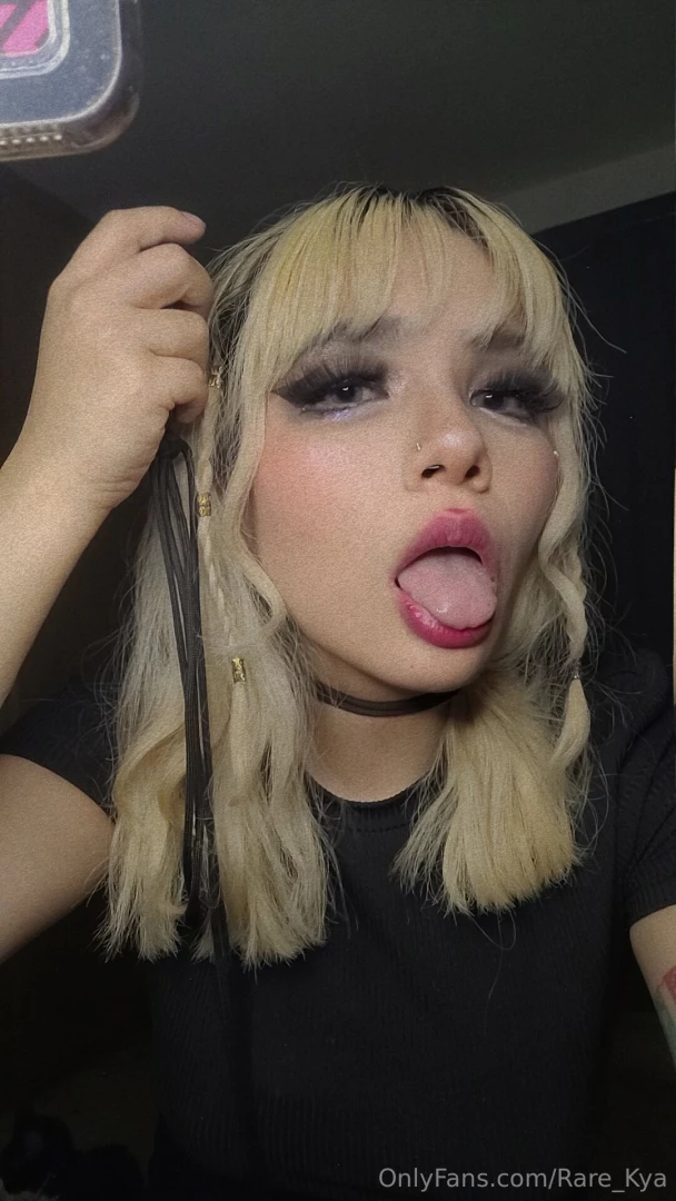 Yes i m a blonde now but my colors will always be blue and purple 
