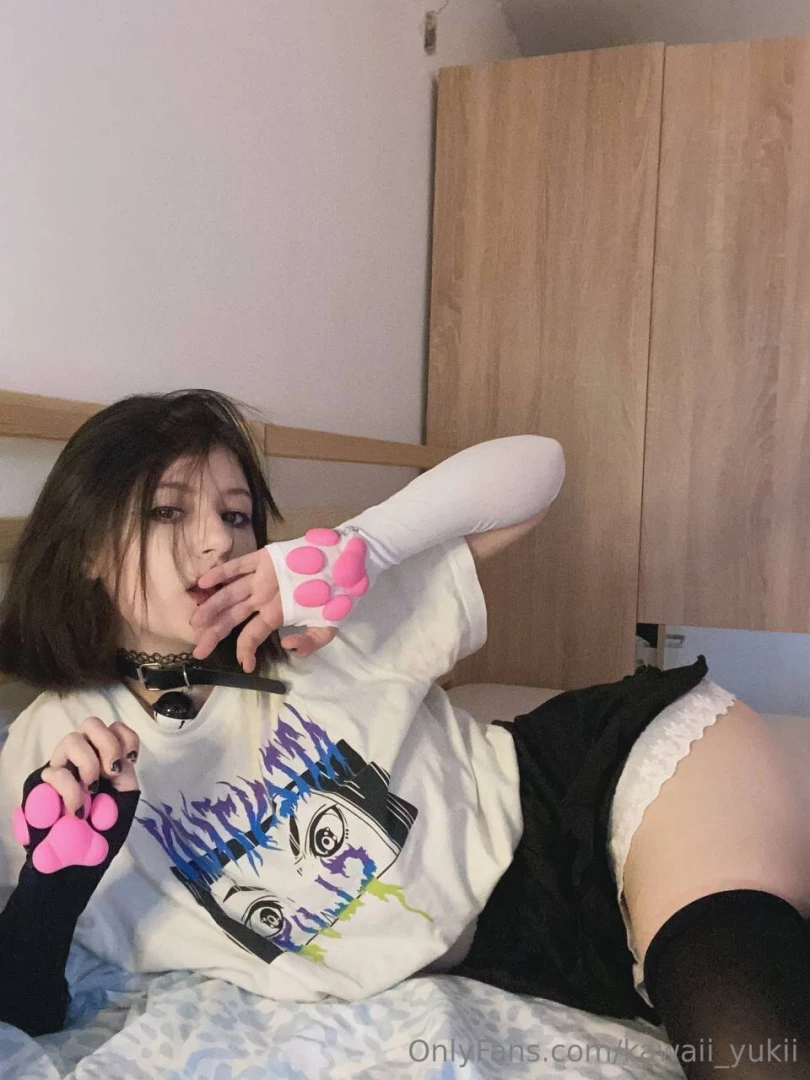 Feeling like a cat or a goth or just a total psycho xd i can be 