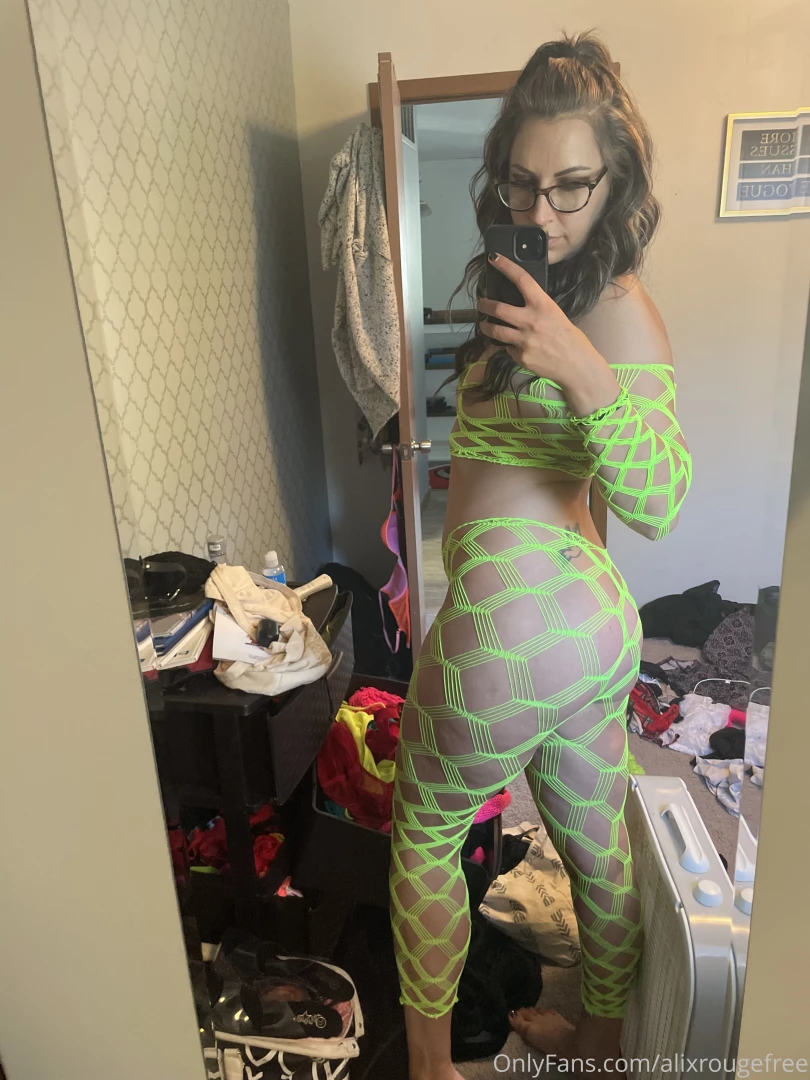 Booty and neon fishnets in my messy room would you fuck me in them 