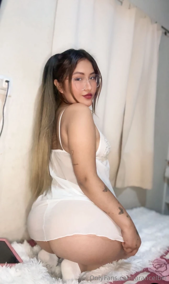 Will you be a good submissive and fulfill her spoiled girl whims 