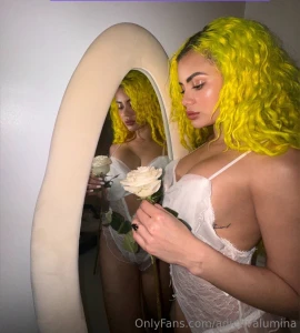 Who s online right now message me part 1