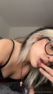 Me gusta frotarme con mi almohada de honguito me vuelve loquita