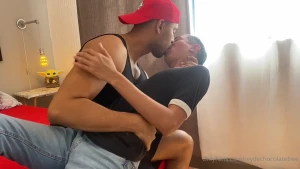 Este twink me entrega su culito y yo como buen macho lo dejo abierto y