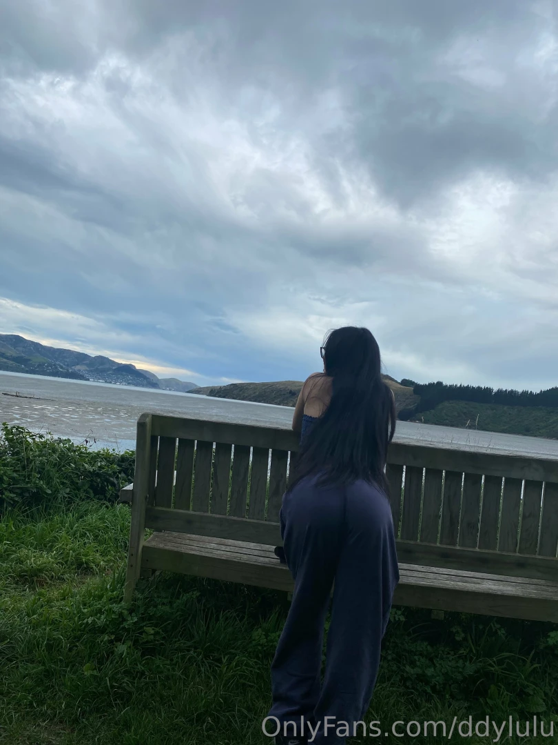 What are you going to do if this is your view while you are on a date 