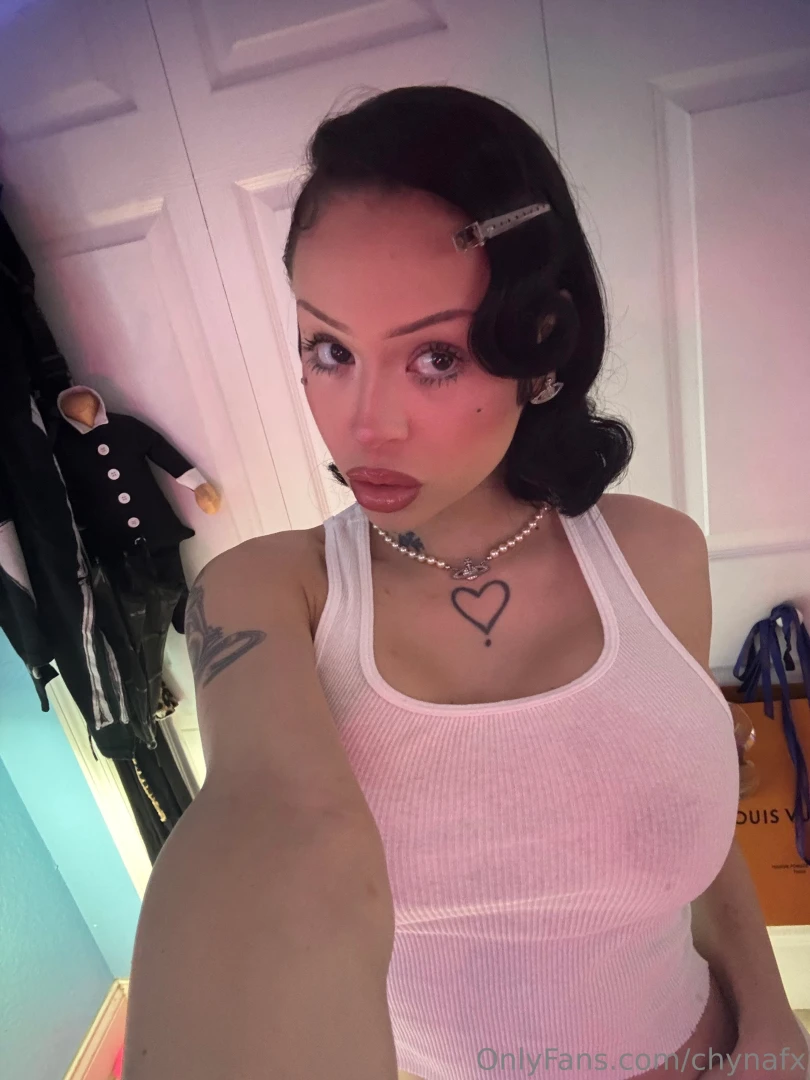 _whitet 001 peekaboo swiperight i m back did you see it 