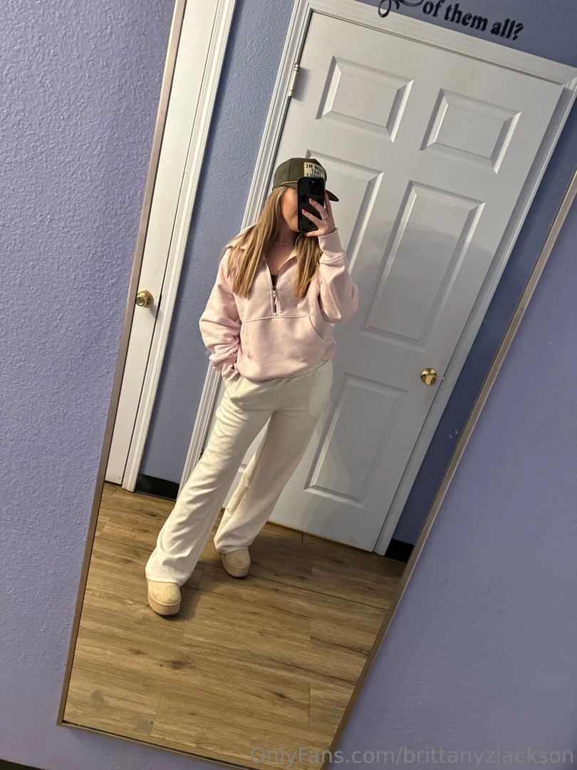 Happy monday babes dm for all your custom request 