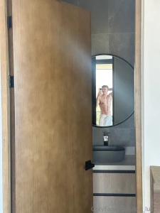 Alexa play mirrors by justin timberlake