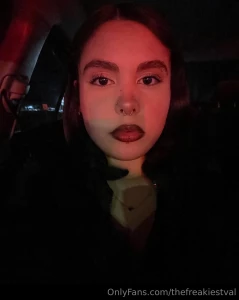 Do i look better in the day or in the nite