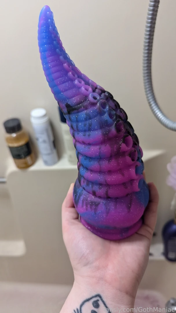 My new frend tenctacle dildo toy newtoy 
