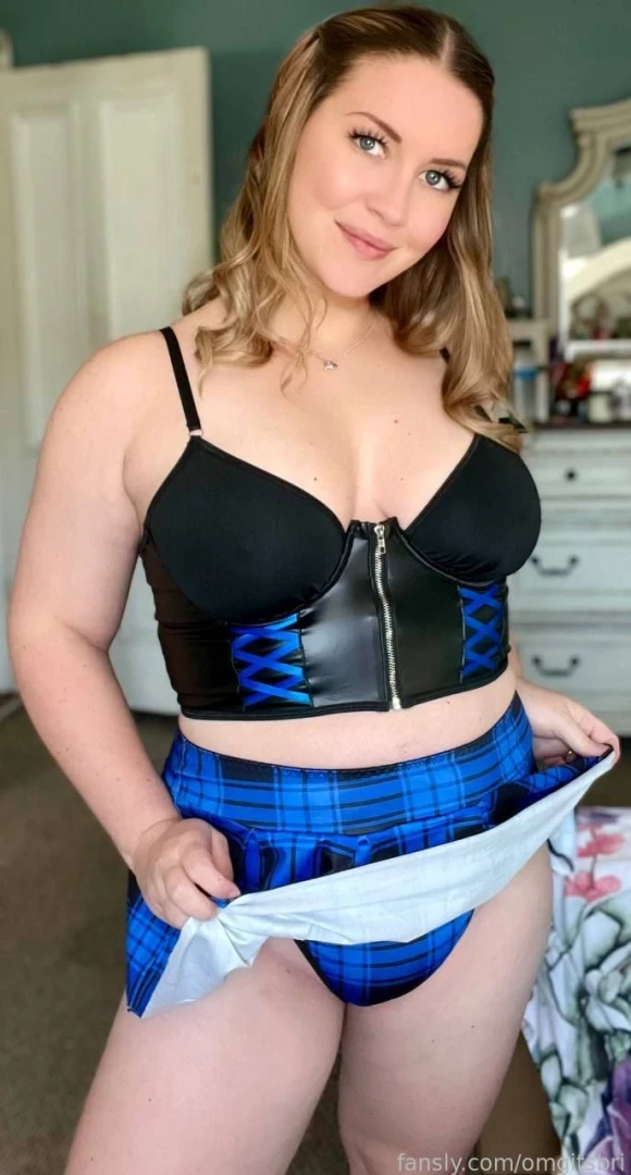 Wanna see what s under girlnextdoor squirt blonde pussy bigtits thick 